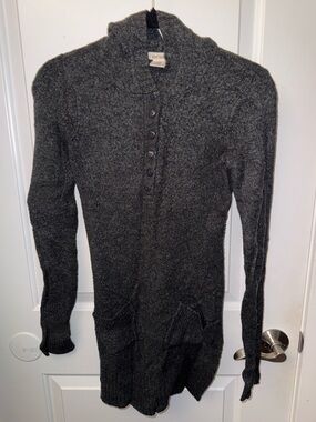 🔥5/$25🔥 Love Rocks Dark Charcoal Button-Neck Sweater Preowned Size Small